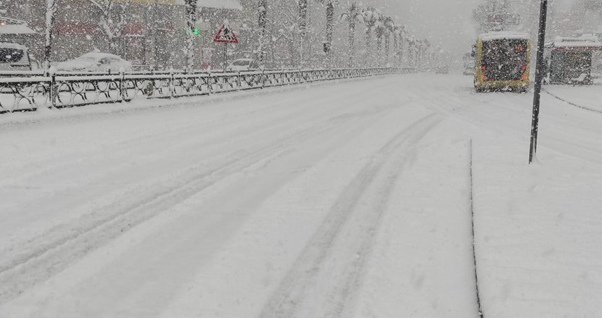 Bursa'da kar yağışı nedeniyle okullar yarın tatil edildi