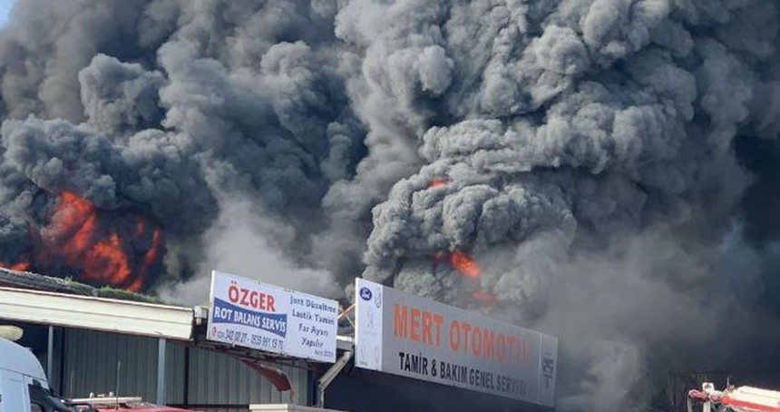 Bursa'da madeni yağ satan iş yerindeki yangın söndürüldü