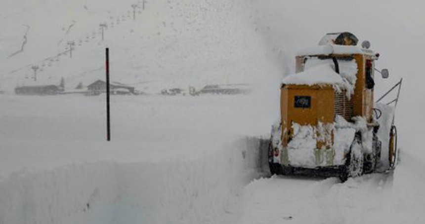 Erzurum'da kar nedeniyle eğitime ara verildi 