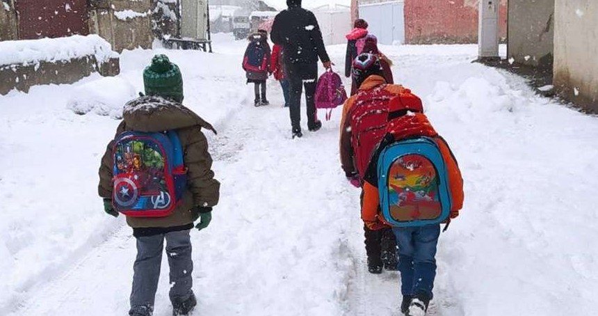 Yoğun kar yağışı nedeni ile Ağrı'da eğitime 1 gün ara verildi