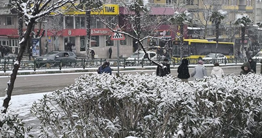 Bursa'da kar yağışı etkisini göstermeye başladı