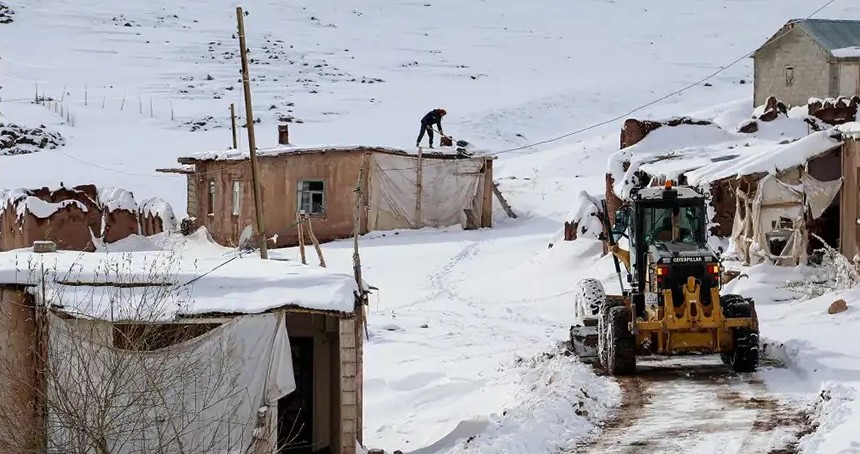 Şanlıurfa kırsalında kapanan yollar açıldı