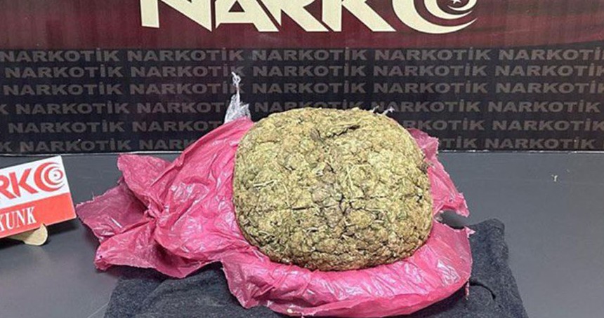 Durdurulan araçta 2 kilogram skunk ele geçirildi