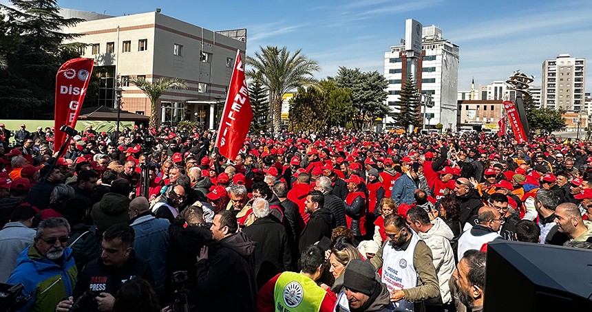 Ücretlerini alamayan CHP’li belediye çalışanları iş bırakma eylemine başladı 