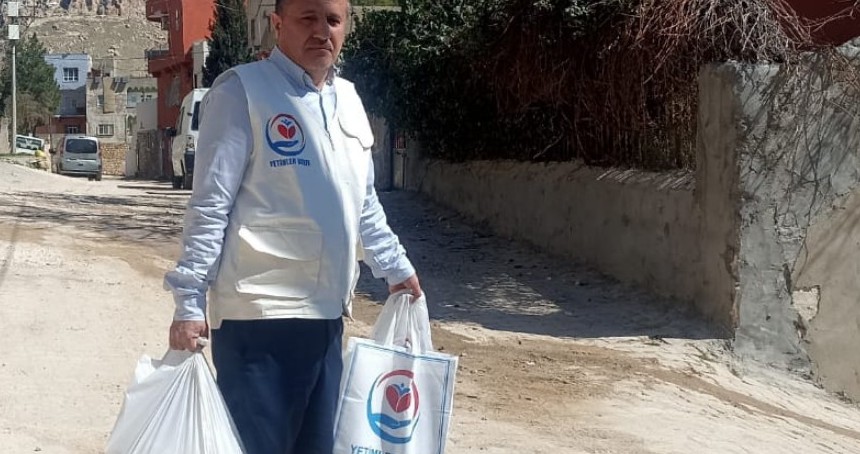 Yetimler Vakfı, Mardin’de yetimlere gıda yardımında bulundu