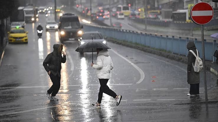 Meteoroloji 30 il için sarı kodlu uyarıda bulundu: Kuvvetli yağış ve fırtına bekleniyor